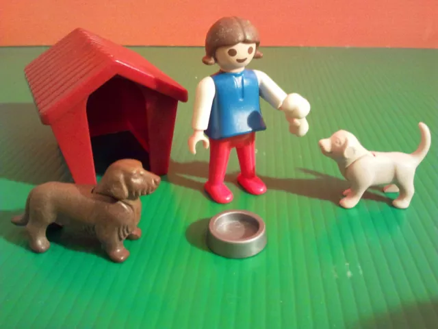 sympa niche avec chien  playmobil  ( maison , ville , zoo  ) 0016