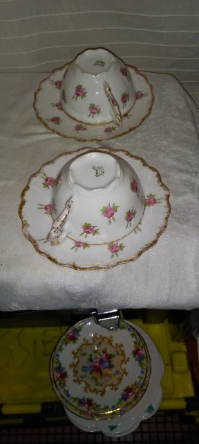 ancienne paire de tasses et sous tasses porcelaine signée .19eme