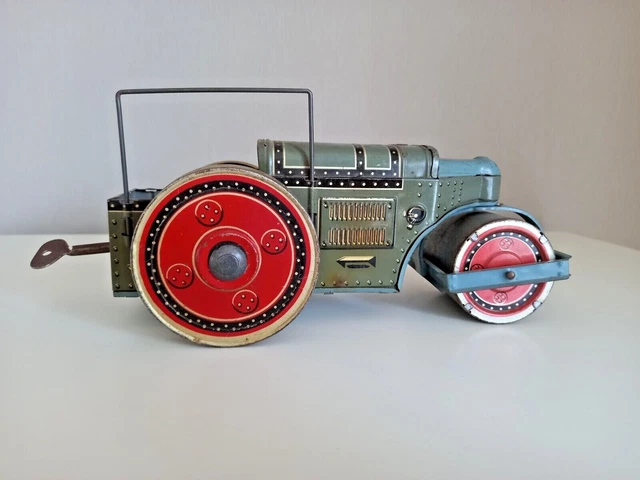 Jouet mécanique en métal (fer blanc) représentant un rouleau