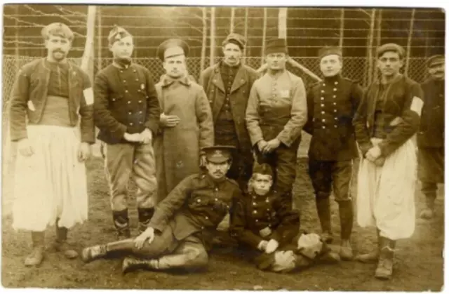 Echt-Foto AK Munster Kriegsgefangene im Munsterlager WW1 1. Weltkrieg um 1914-18