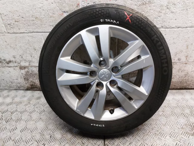 Peugeot 308 Mk2 2018 ''16 Inch Alloy Wheel Damaged Tyre R16 7J Et44 9677989577