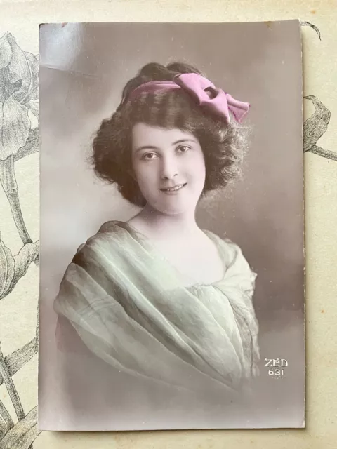 Carte Postale ancienne fantaisie - Portrait de jeune femme