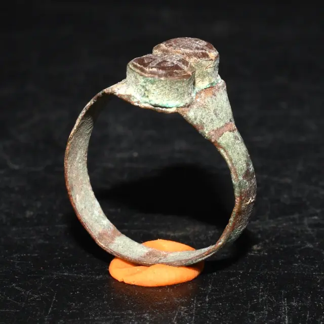 Ancient Greek Fine Bronze Ring With Double Intaglio Bezel Ca. 3rd-1st Century BC