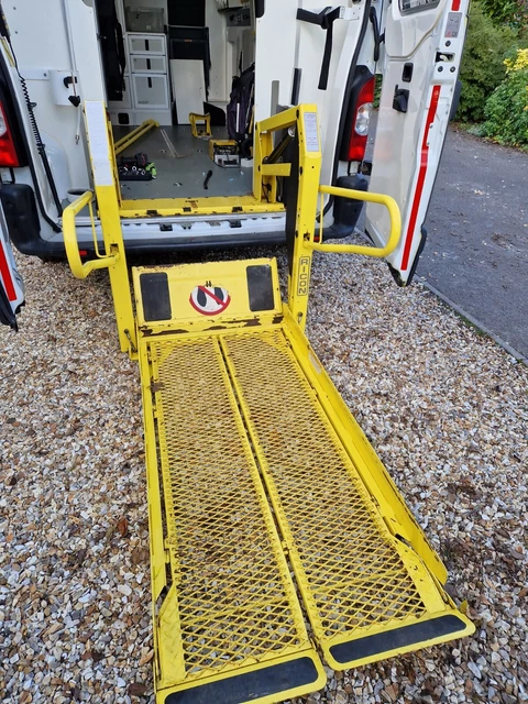 RICON S Series Wheelchair Lift 350kg Load Tested & Working 12 Volt Ex Ambulance