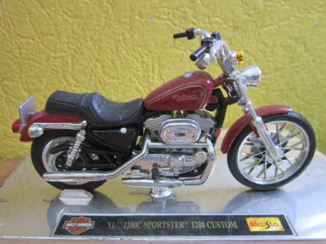 1/18 Moto Harley Davidson Xl 1200C Sportster Rouge Brique Maisto Socle Chrome