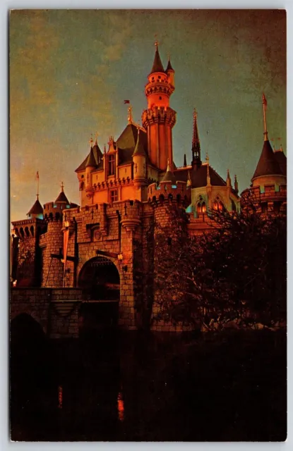 Postcard Sleeping Beauty Castle, Magic Kingdom, Disneyland P198