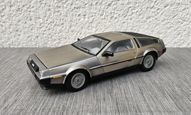 Miniature DELOREAN DMC12 Retour Vers Le Futur III Version Sur Rail SUN