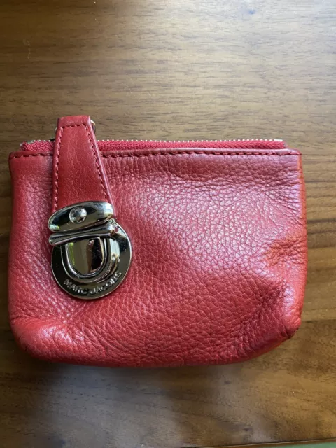MARC JACOBS RED LEATHER  PUSH BUTTON LOCK CHANGE/COIN PURSE Pre-owned Silver