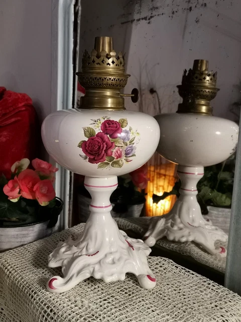 Ancienne Lampe à Pétrole Réservoir en Faïence Fleurs Roses P
