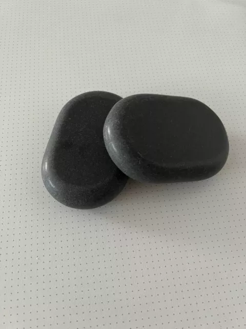 Hot Stone Massagestein Sacrum Größe: 2,5 x 7,5 x  11,5cm Basalt, Oval