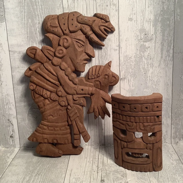 Placca in legno intagliato Xchel dea della fertilità e maschera in piedi Maya