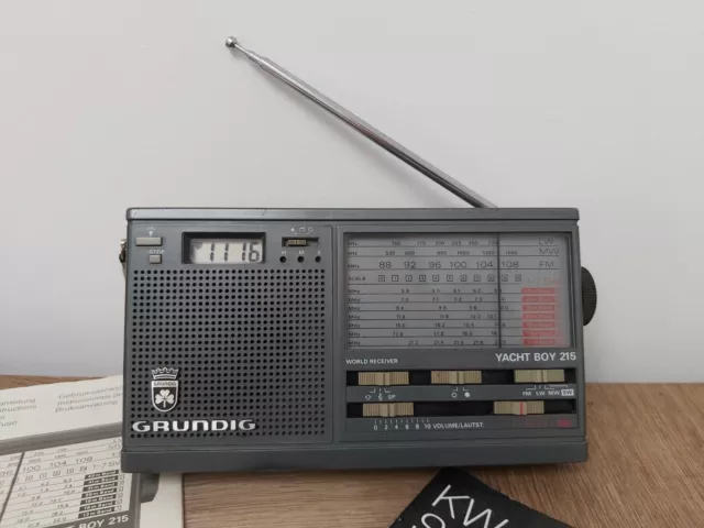 Radio Grundig Yacht boy 215 vintage tout fonctionne 