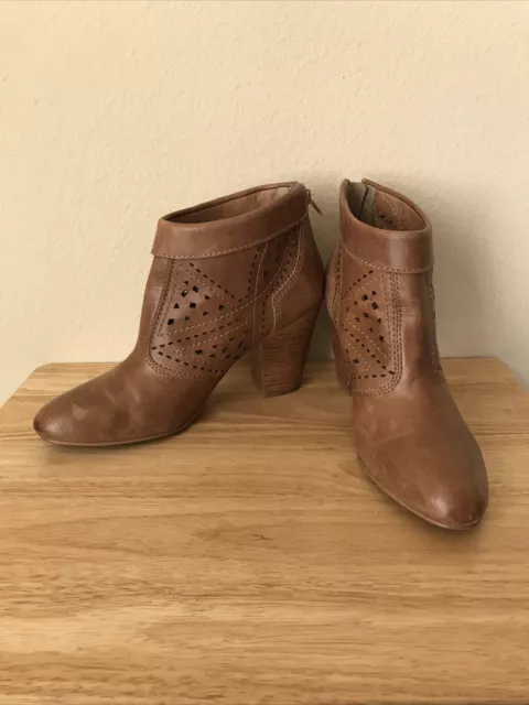 Vtg Guess Leather Cut Out Chunky High Heel Bootie Shoes Brown Boot Women’s 11 M