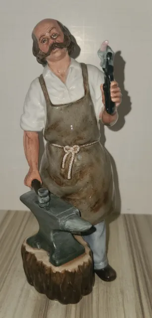 Royal Doulton  Figurine "The Blacksmith" HN 2782