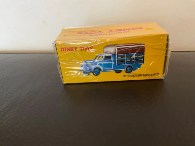 ATLAS DINKY TOYS STUDEBAKER TAPISSIÈRE  2013 Référence 25 L NOREV