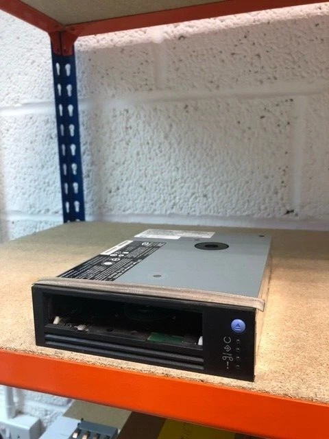 Installation des lecteurs externes | Dell PowerVault 110T