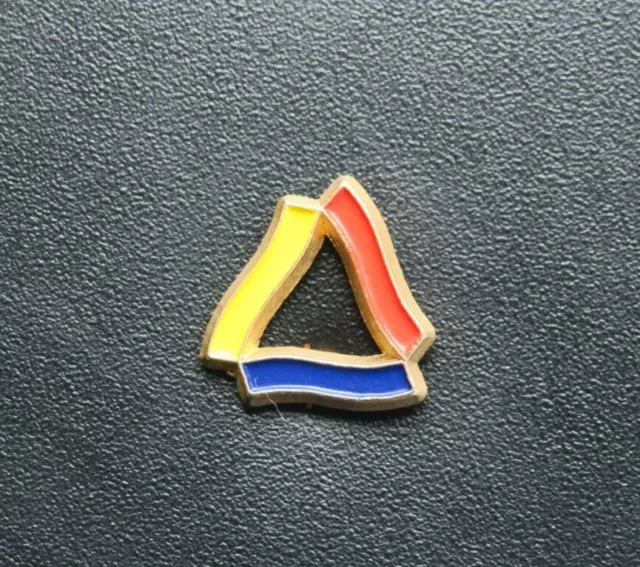 Dreieck ? Pin Anstecker aus Sammlung (3)