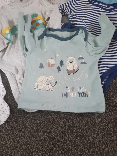 Pacchetto gilet e pigiama bambini 6-9 mesi (B162) 3