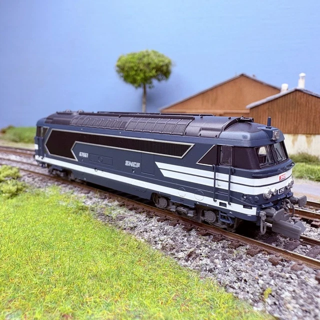 Locomotive diesel BB 67300 Ep.V, Analogique, dépôt de Tours - MB-022