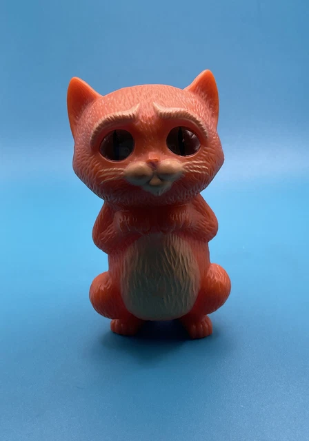 2011 MCDONALDS PUSS In Boots - Cute Kitten - Happy Meal Action Figure