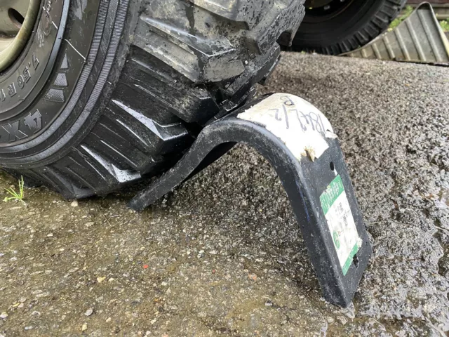 Genuine military land Rover Defender WOLF XD Wheel Chock. ANR3052