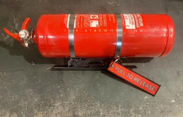Petit extincteur d′incendie classe 5-B:C avec manomètre intégré et support