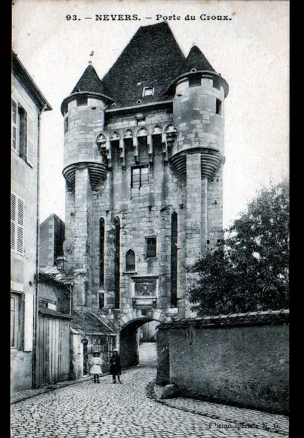 NEVERS (58) PORTE du CROUX animée début 1900