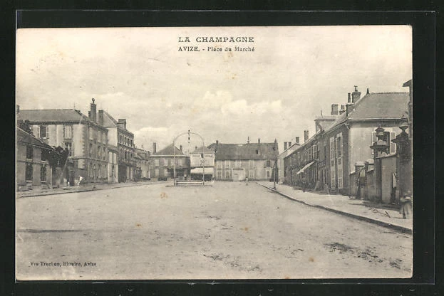 CPA Avize, Place du Marché, vue partielle la place du Marché