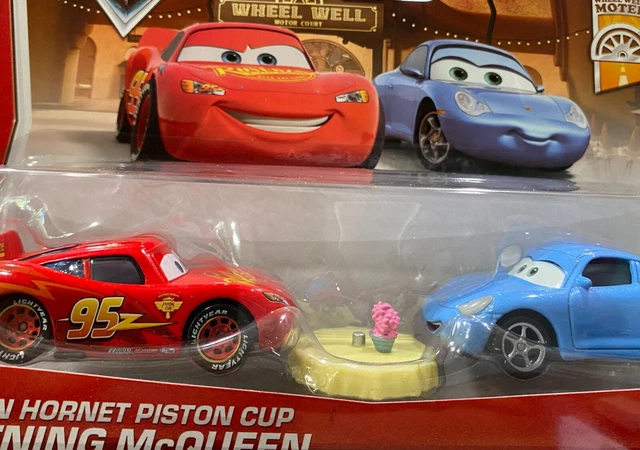 DISNEY PIXAR CARS "2-PACK HUDSON HORNET PISTON CUP LIGHTNING McQUEEN & SALLY"