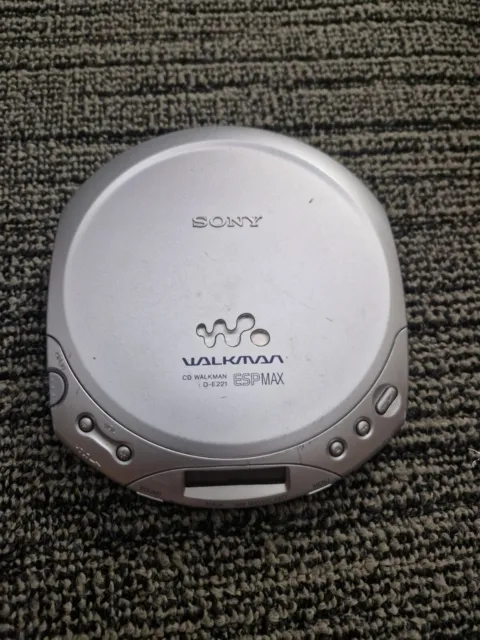 Sony Discman  D-E221 CD Walkman CD Player Silver. Working. Collectible.