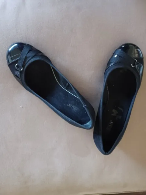 Seychelles Womens Size 9M Black Slight Wedge Faux Leather Shoes