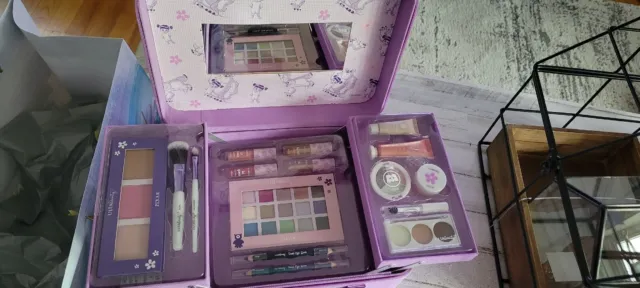 Nuevo Ulta Beauty Box PIXAR Colección de Maquillaje Juego de Regalo Caja Floral 36 Piezas Valor $160