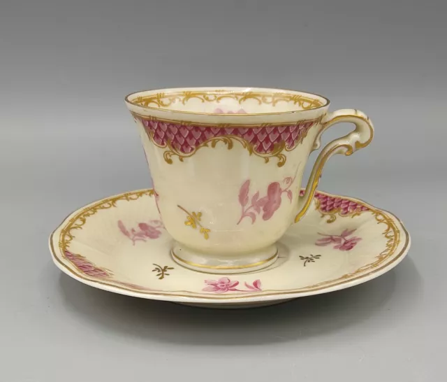 Tasse à café ancienne de collection en porcelaine De Limoges Bernardaud
