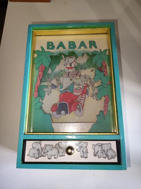 Splendide et très Rare boite à musique de Noel Rouge et verte , décors