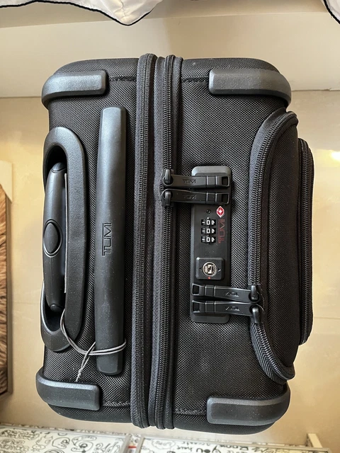 Tumi Alpha 3 International Expandable 4 Wheeled Carry-On - Black (1171541041) 3