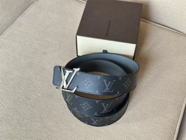 Louis Vuitton LV eclipse reverse belt Grey Leather ref.272088 - Joli Closet