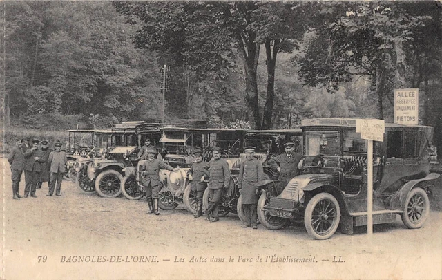 Cpa 61 Bagnoles De L'orne Les Autos Dans Le Parc De L'etablissement