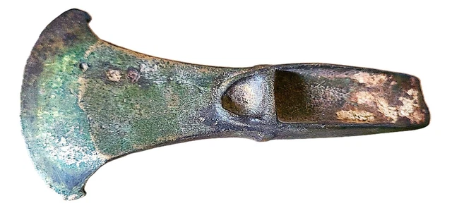 Rare Petite Hache à Douille En Bronze Armoricaine - 5cm - Âge De Bronze - France