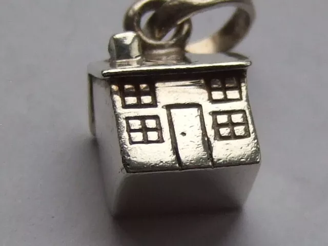 Links of London house charm : Fully hallmarked