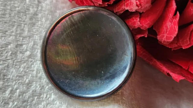 Gros bouton ancien en nacre  joli reflet  à pied 2,4 cm D9M