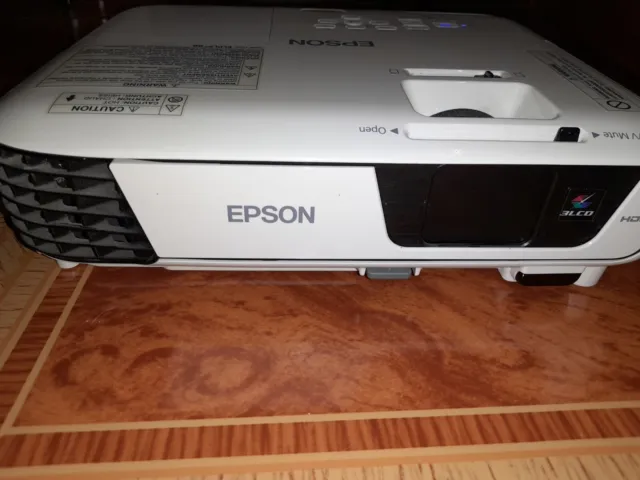 Epson LCD Projector / Beamer H719B
