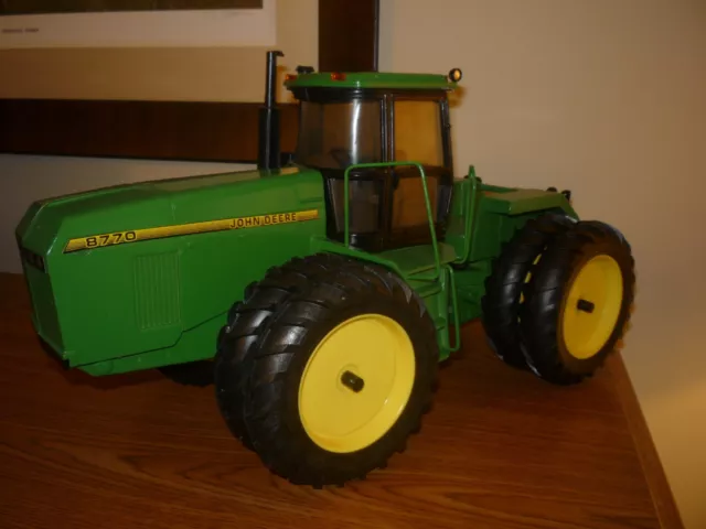 Custom John Deere 8770 w/Caps Lights Hand Rails Duals 1/16 Ertl