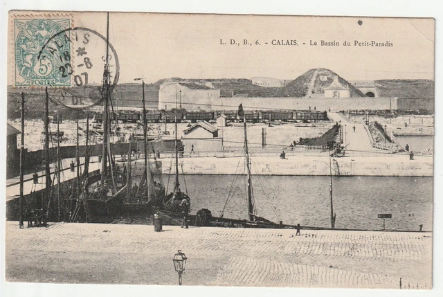 CALAIS - Pas de Calais - CPA 62 - le Bassin du Petit Paradis - Bateaux