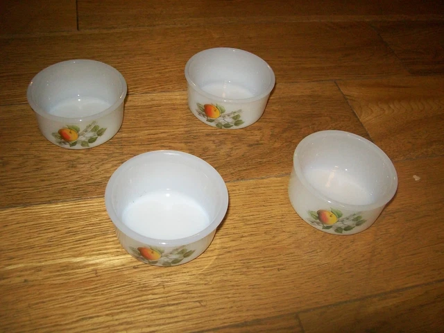 ARCOPAL FRANCE PLAT ROND MODELE FRUITS D'AUTOMNE VINTAGE