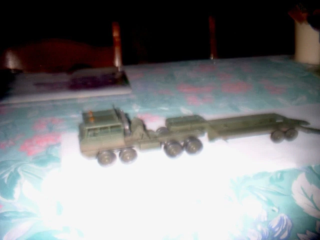 Le Porte Ampoule Gris Du Gyrophare Du Berliet T12 Porte Char Miniature Solido 9406