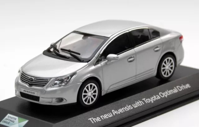 Toyota Avensis III Limousine Bj. 2008-2011, Argenté Métallique, MINICHAMPS M.1 :