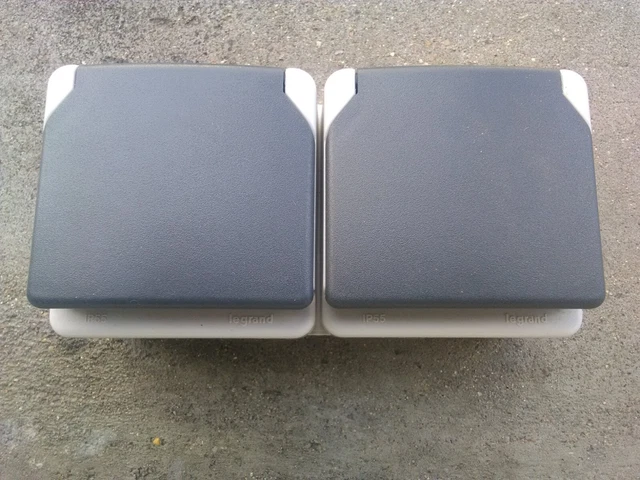 1 double prise de courant 2 poles + terre  PLEXO 55 LEGRAND 91662 neuf