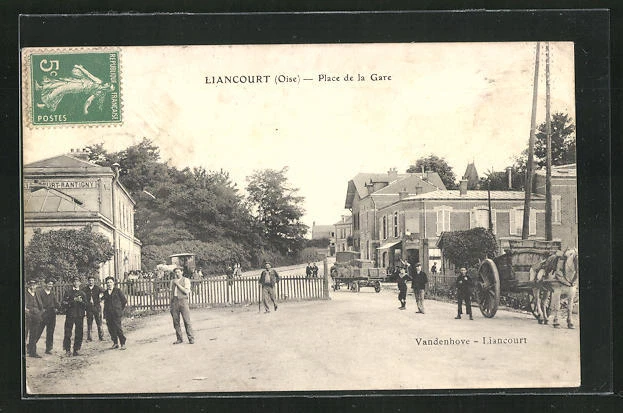 CPA Liancourt, Place de la Gare 1916