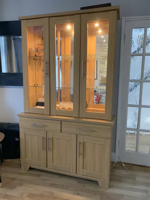 Display cabinet with glass doors