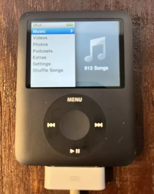 Apple iPod Nano 3rd Gen black A1236 8GB 912 Songs  *Works Needs New Battery